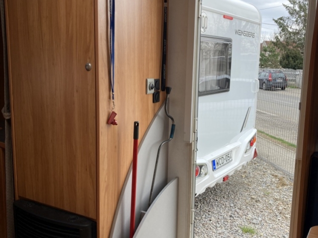 burstner-flipper-460-ts-berelheto-lakokocsi-pecs-27 lakokocsi kolcsonzes, lako auto bérlés, lakó autó bérlés, lakóautó bérlés pécs, lakókocsi bérlés pécs
